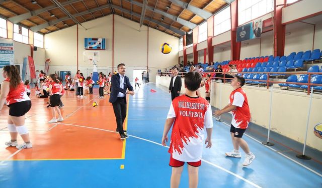 Dikili'de genç sporcular plaj voleybolu turnuvasında buluşacak!
