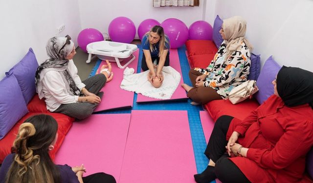 İzmir'de Eşrefpaşa Hastanesi Gebe Okulu kapılarını yeni dönem için açtı!