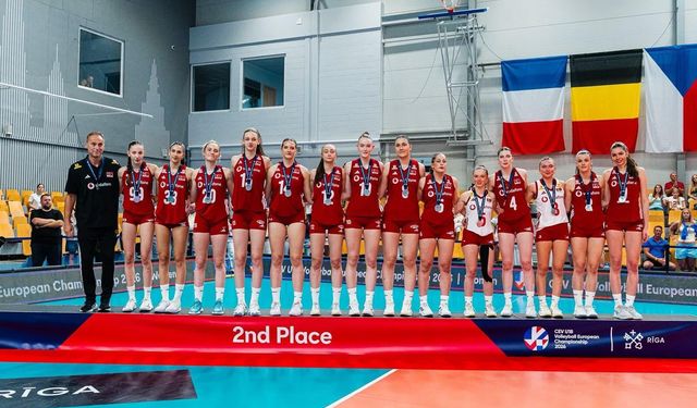 Göztepe’nin milli voleybolcusu Avrupa’da kürsüye çıktı!