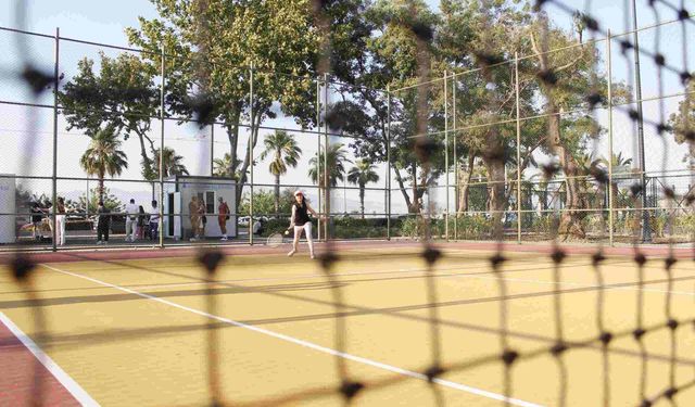 İzmir'de ücretsiz sporun yeni adresi Göztepe sahili oldu!