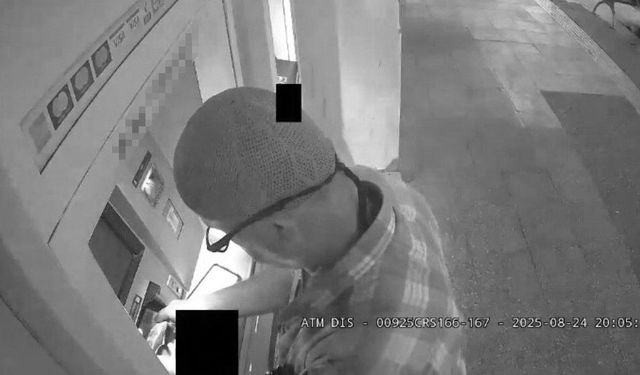 İzmir'de ATM önünde sinsice soygun: Güvenlik kamerası her şeyi kaydetti