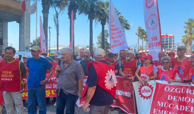 İzmir’de emeklilerden geçim çıkışı!  Sokaklarda yine ses yükselttiler!