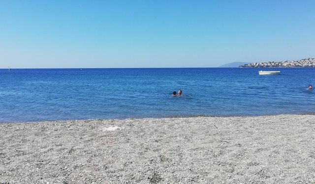 İzmir'in en avantajlı halk plajı: Sığ deniziyle çocuklu ailelerin favorisi