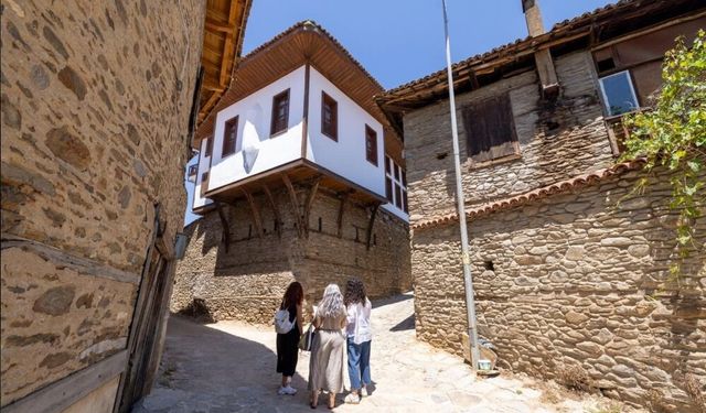 İzmir’in hafızası uzmanlara emanet: Tarihi dokuda her adım kontrol altında