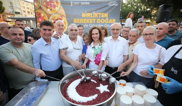Karşıyaka’da birlik kazanı kaynadı: 3 bin kişiye aşure dağıtıldı
