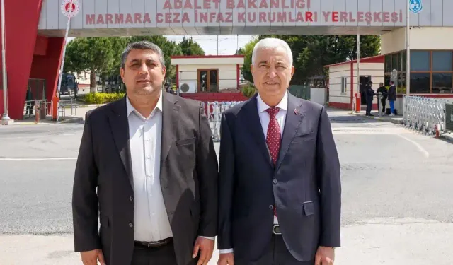 Kemalpaşa CHP'de toplu istifa hazırlığı! Belediye Başkanı Mehmet Türkmen ve meclis üyeleri Yeni Parti'ye geçiyor