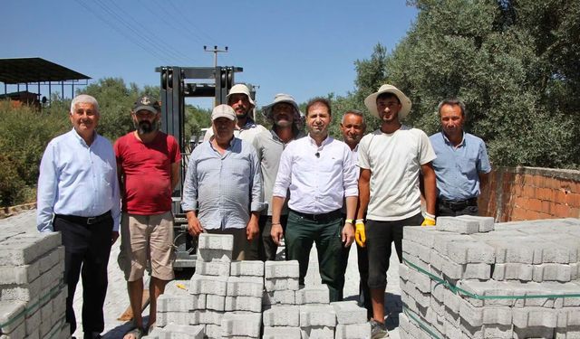Tire’nin kırsal mahallelerine 20 bin metrekarelik parke taşı desteği