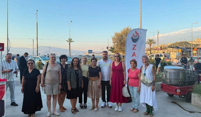 Zafer Partisi Konak teşkilatı Göztepe’de stant açtı