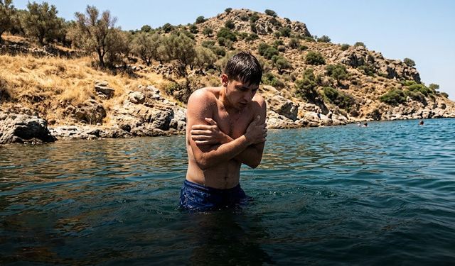 İzmir'in bu koyunda deniz 40 derecede bile 'buz gibi'
