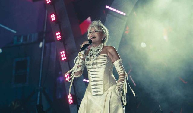 Gökhan Türkmen ve Ajda Pekkan 5. İstanbul Festivali'nde sahne aldı!