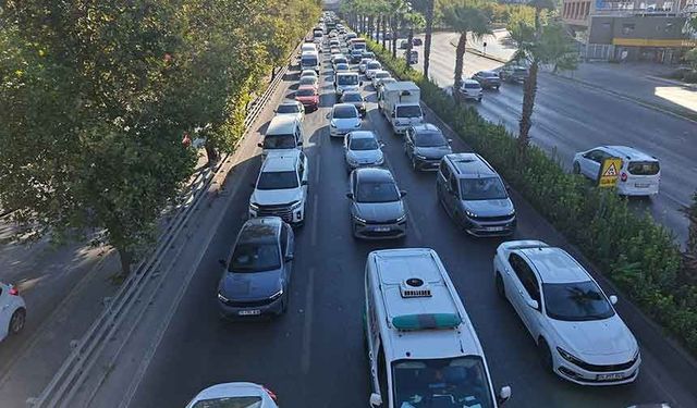 İzmir’de sürücüler dikkat! Trafikte kaza riskinin arttığı bölgeler ve yollarda öne çıkan tehlikeler