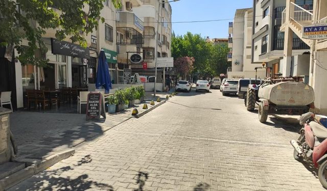 Kuşadası'nda bıçaklı kavga can aldı: 32 yaşındaki adam hayatını kaybetti