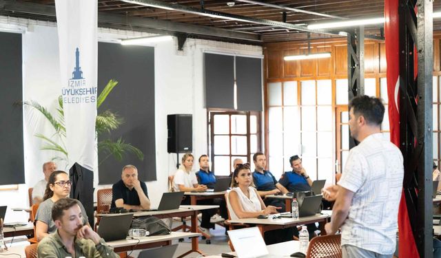 İzmir’de yapay zeka dönemi! Belediye ve esnaf yöneticilerine uygulamalı eğitim