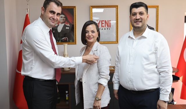Çağatay Güç rozetleri taktı: Helil Kınay ve 17 Meclis üyesi YENİ Parti’ye geçti
