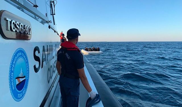 İzmir Çeşme açıklarında 16 düzensiz göçmen kurtarıldı!