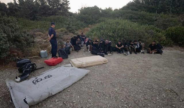 Çeşme’de 16 düzensiz göçmen karada yakalandı!