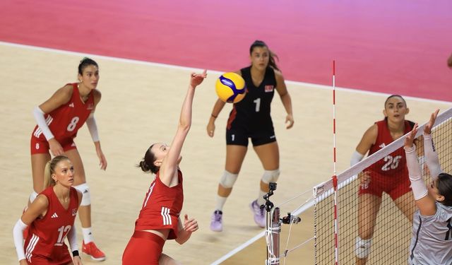 Filenin genç sultanı İzmir'in gururu Defne Başyolcu'dan 14 sayı!