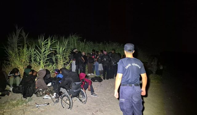 İzmir Dikili’de düzensiz göçmen operasyonu: 38 kişi ve 1 şüpheli yakalandı