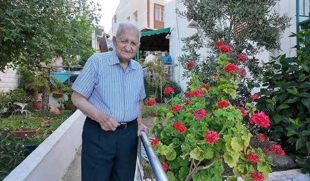 Foça’da 101. yaşa çifte pastalı kutlama!