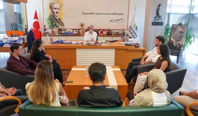 Gaziemir'de gençlik projeleri için yeni adım: Başkan Işık gençlerle buluştu