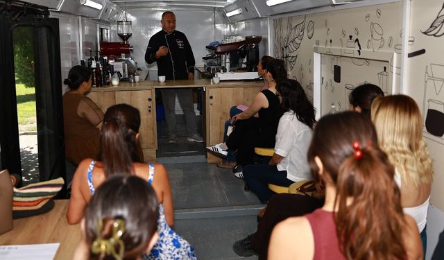 Gençler bu eğitime akın etti: Efes Selçuk'ta kahvenin sırrını çözdüler!