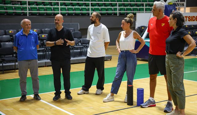 Göztepe’de genç takıma A takım desteği! Arsov antrenmanı yakından takip etti