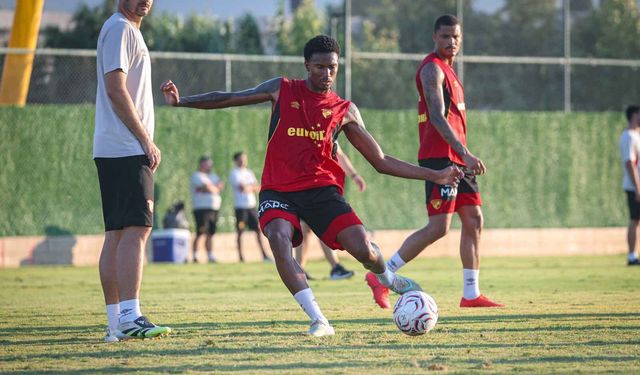 Göztepe'de Süper Lig mesaisi sürüyor! Stoilov yönetiminde taktik çalışma