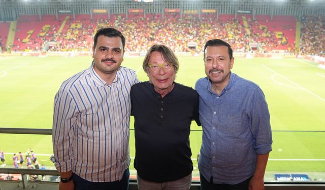 Gürsel Aksel’de Göztepe coşkusu!  Eyyüp Kadir İnan ve Mahmut Atilla Kaya tribünde