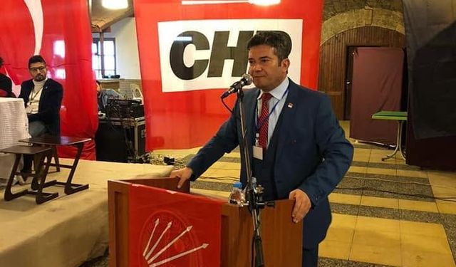 Uzun bir aranın ardından yuvası CHP'ye dönüş yapan İzmir siyasetinin tecrübeli isminden Özgür Özel'e çağrı: Önce kendini sorgula!