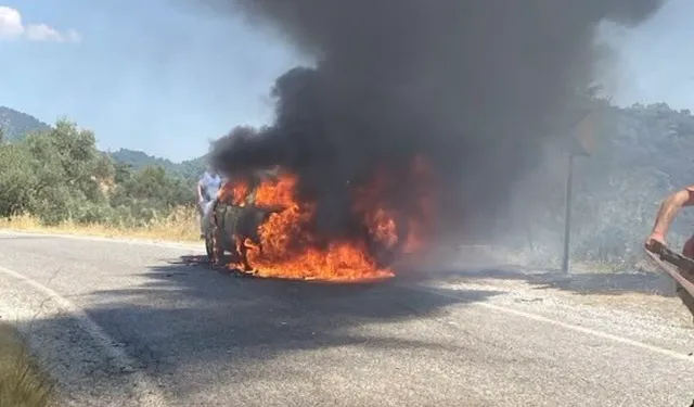 İzmir Bayındır'da araç bir anda alev aldı: Kullanılamaz hale geldi!