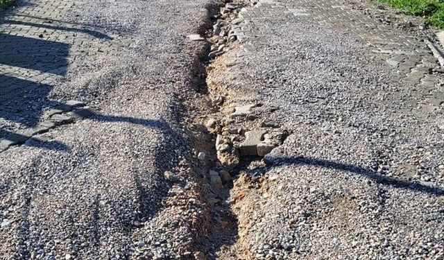 İzmir Karaburun’da yol çilesi isyan ettirdi: "Tam üç yıldır çözüm bekliyoruz"