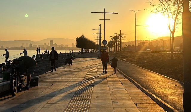 İzmir kuru sıcakla imtihanda: Gölge bile serinletmeye yetmeyecek! İşte 20 Ağustos ilçe ilçe hava durumu...