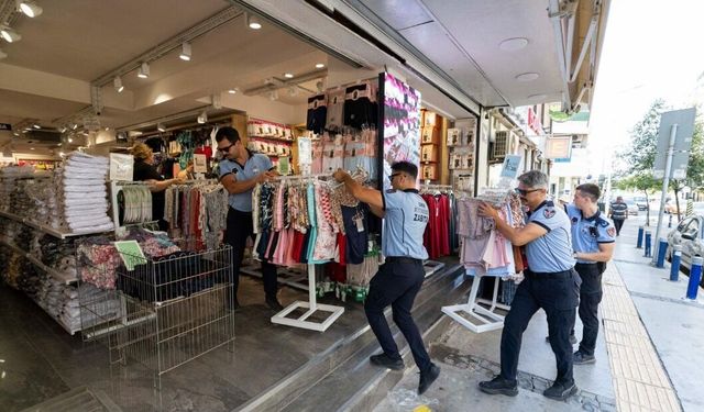İzmir zabıtasından kaldırım işgaline karşı sıkı denetim