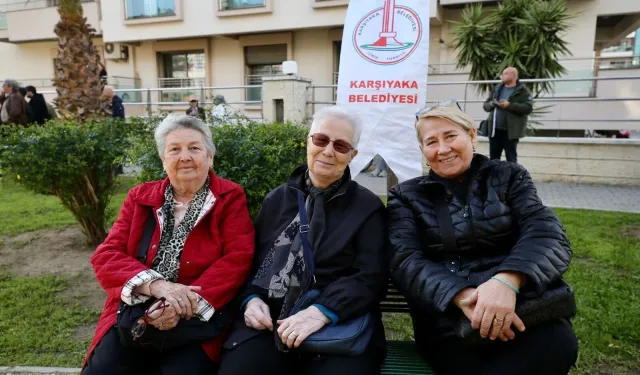 Karşıyaka'nın çınarları Emekli Yaka'da buluşuyor: Kentin yeni sosyal alanı oldu