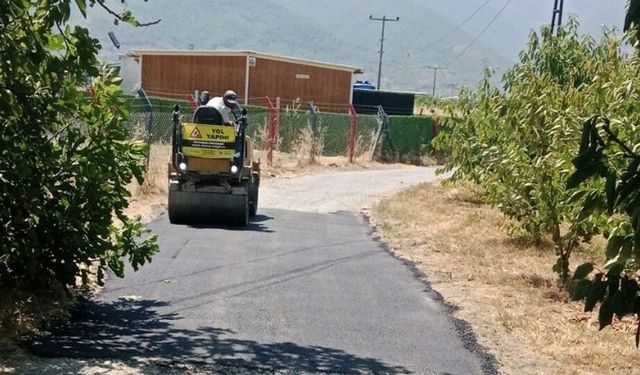 Kemalpaşa'da yol seferberliği sürüyor: Ören Mahallesi'nde asfalt ve onarım çalışmaları devam ediyor