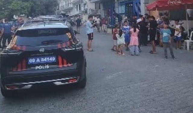 Kuşadası’nda sokak ortasında pompalı tüfekli dehşet: Biri çocuk 2 yaralı