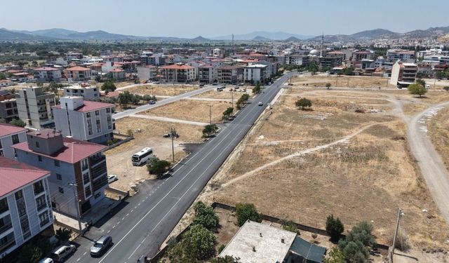 Öğrenciler ve sürücüler rahat bir nefes aldı: Bergama’da asfalt mesaisi tam gaz!