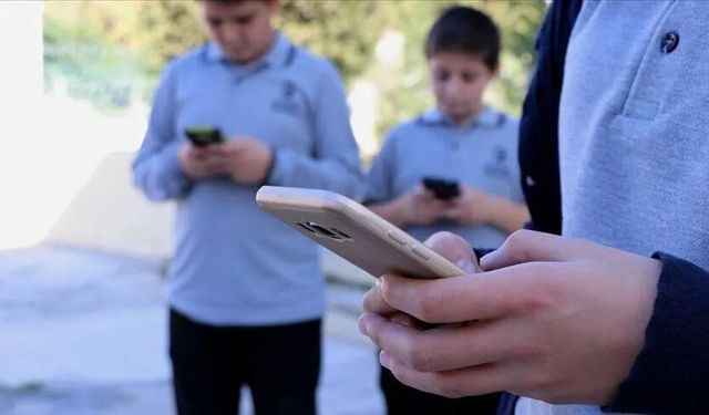 Okullarda cep telefonu yasak mı? MEB'in yeni dönem genelgesi 81 ile gönderildi