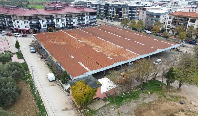 Ulucak Pazaryeri yeni yüzüyle hizmette: Kemalpaşa Belediyesi’nden dev yenileme hamlesi!