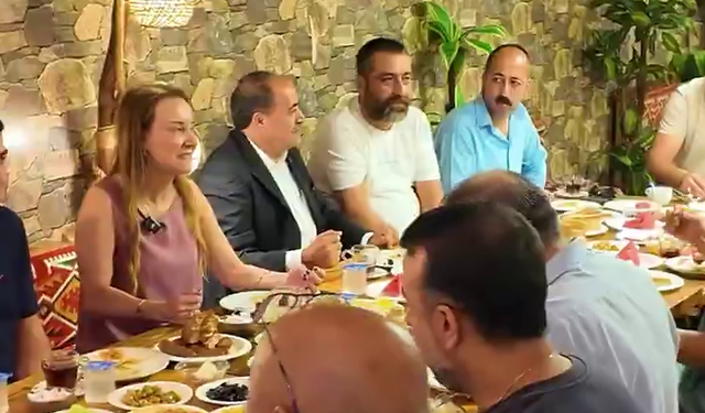 Konak Belediye Başkanı Mutlu Kemeraltı esnafıyla buluştu!