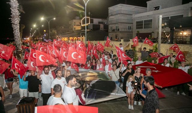 Güzelbahçe’de meşaleler yandı, marşlar söylendi!
