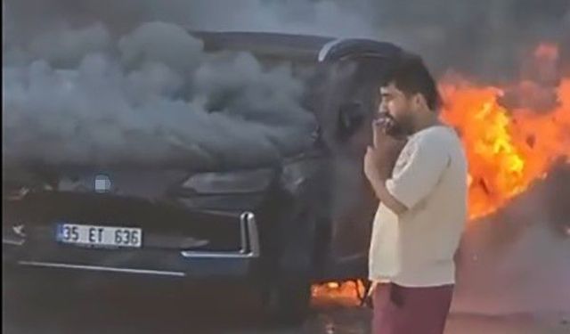 İzmir'de korkutan anlar! Elektrikli otomobil küle döndü