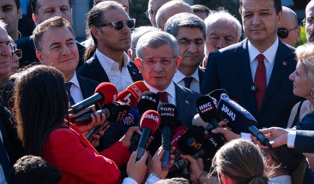 Ahmet Davutoğlu, Ankara Adliyesi'ne gelerek şüpheli sıfatıyla ifade verdi