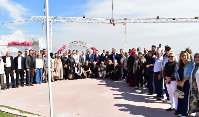 AK Parti Karabağlar’da geçmiş dönem mahalle başkanları buluştu