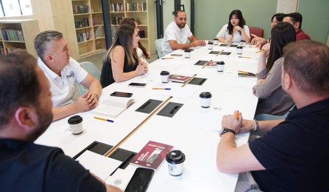 Aliağa'da kitap tutkunlarını heyecanlandıran adım: Satır Arası Kitap Kulübü ilk buluşmasını yaptı!