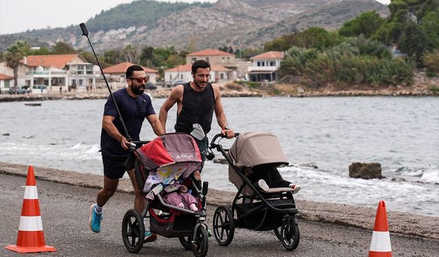 Bitiş çizgisini birlikte geçiyorlar: İzmirli babanın bebek arabasıyla maraton mesaisi