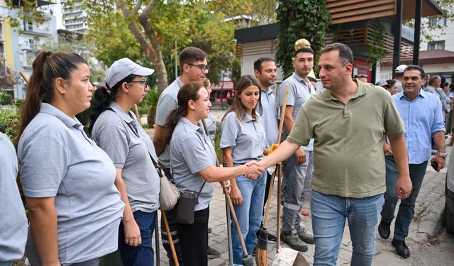 Bornova'da temizlik seferberliği: Başkan Eşki sahaya indi, "En büyük temizlik kirletmemek" dedi
