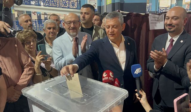 Özgür Özel Memleketi Manisa’da ön seçim oyunu kullandı