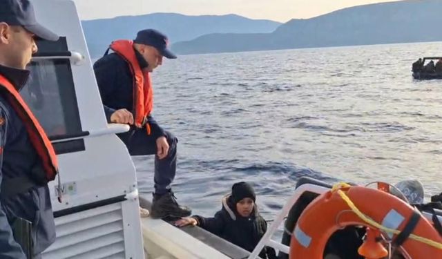 İzmir açıklarında 46 düzensiz göçmen yakalandı