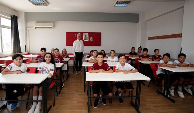 İzmir'in ikizleriyle ünlü okulunda yeni dönem!